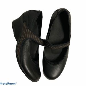 Merrell Poppy Mary Jane Wedge Black size 8